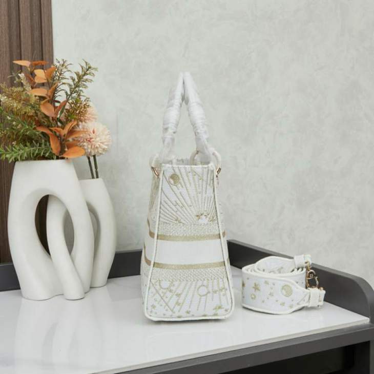 Picture of Dior Handbags _SKUfw239306005fw